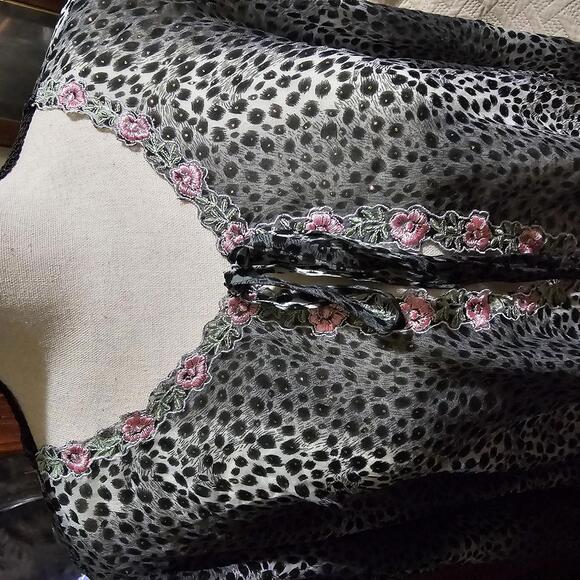 Emme Jordan Beach White Leopard Print Cover Up - Picture 6 of 11